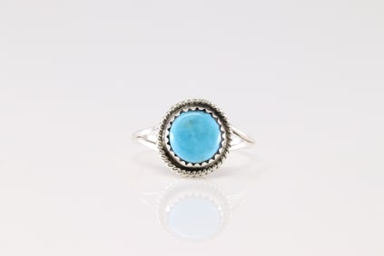 Native America Navajo Sterling Silver Turquoise Ring.