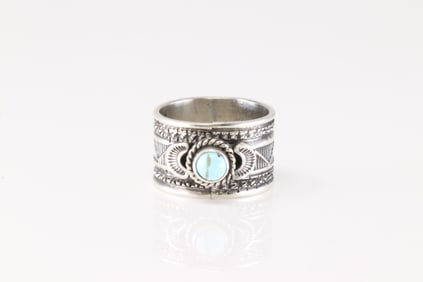 Native America Navajo Sterling Silver Turquoise Ring By Delayne Reeves.
