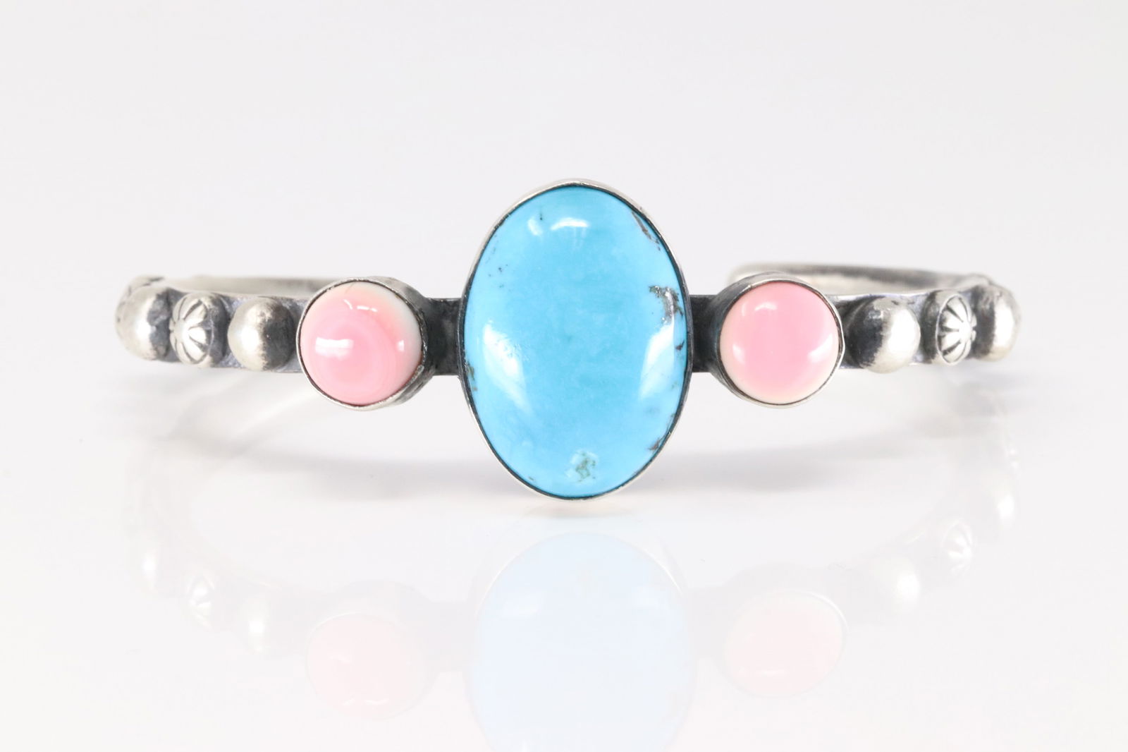Native America Navajo Sterling Silver Pink Conch Shell & Kingman Turquoise Bracelet Cuff By Chimney: This is a Native America Navajo Sterling Silver Pink Conch Shell & Kingman Turquoise Bracelet Cuff By Chimney Butte. Total weight: 51.90 Grams.