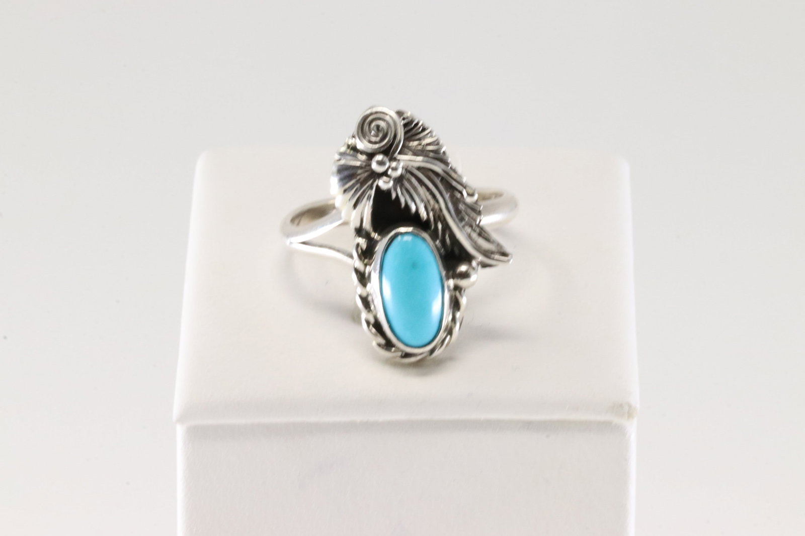Native America Navajo Sterling Silver Turquoise Ring By Robert Martinez.: This is a Native America Navajo Sterling Silver Turquoise Ring By Robert Martinez. Ring size: 7.50.