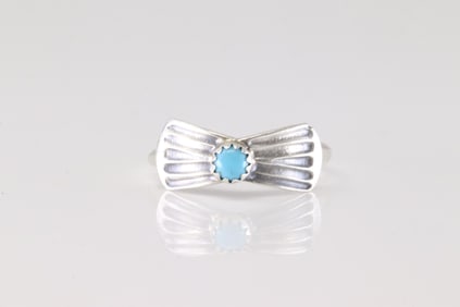 Native America Navajo Sterling Silver Turquoise Ring By Theresa Smith.