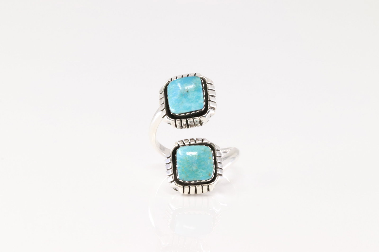Native America Navajo Sterling Silver Turquoise Ring By Aaron Begay.: This is a Native America Navajo Sterling Silver Turquoise Ring By Aaron Begay. Ring size: 8.50.