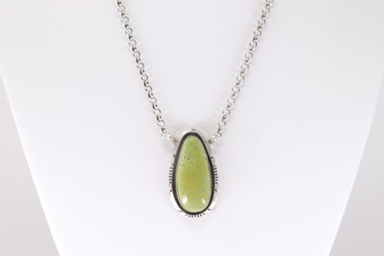 Native America Navajo Sterling Silver Kingman Turquoise Necklace By Alfred Martinez.