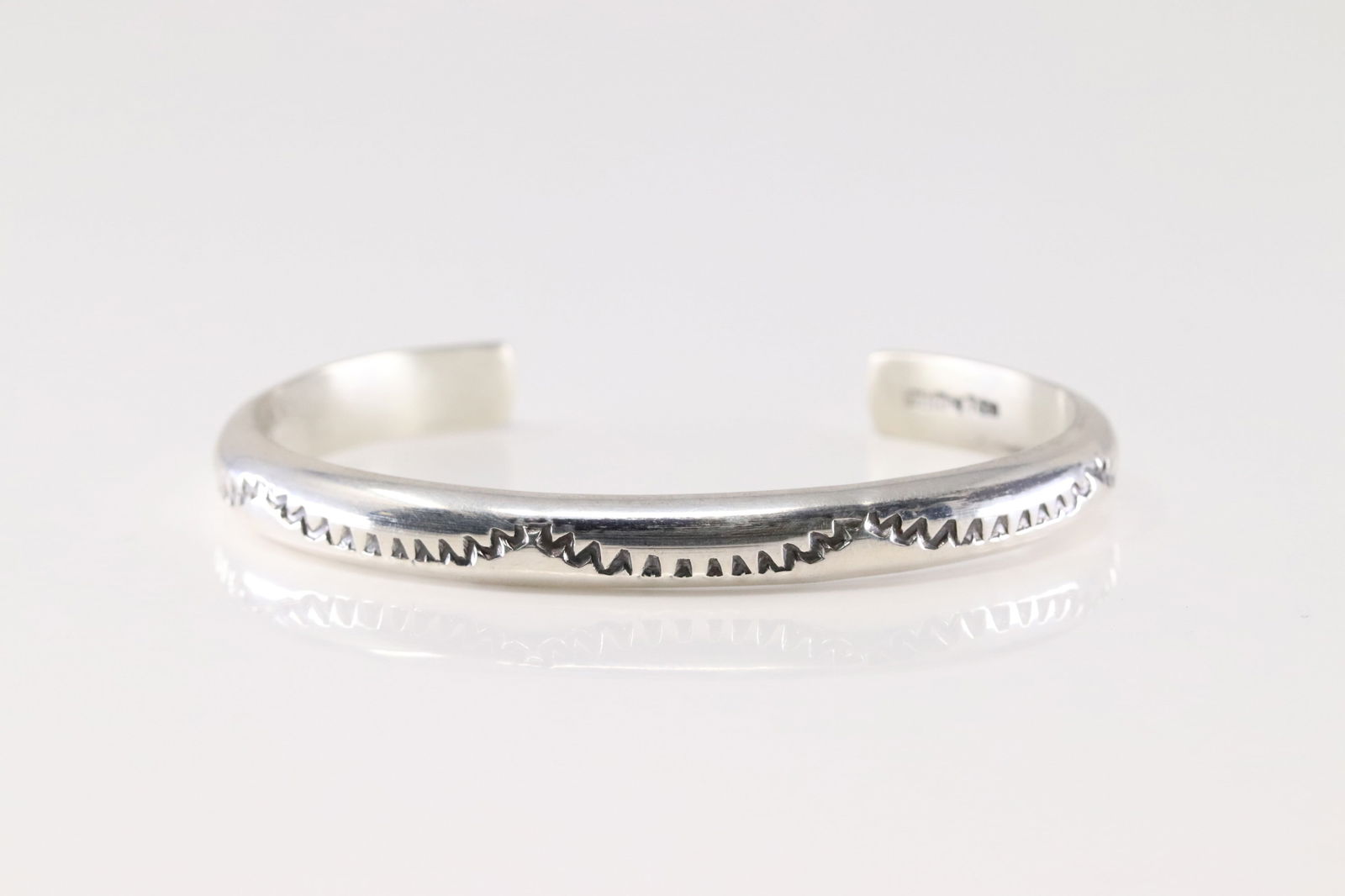 Native America Navajo Sterling Silver Solid Bracelet Cuff By Elaine Tahe. (1 of 4)