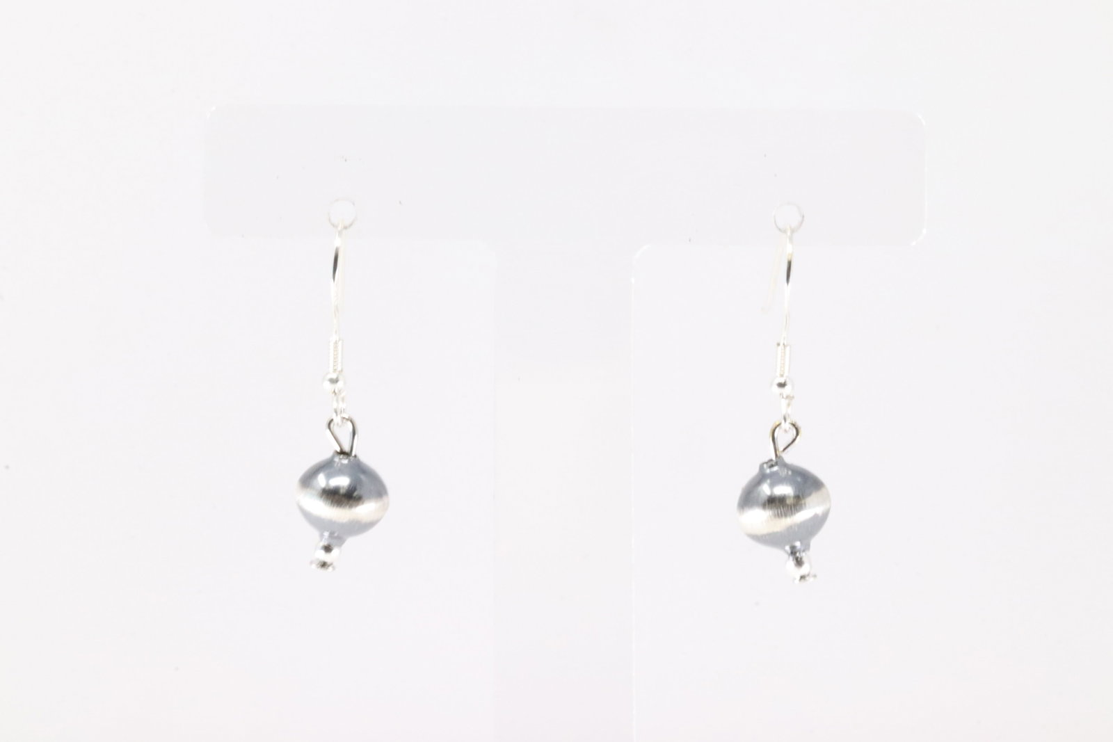 Native America Navajo Sterling Silver Pearl Beaded Dangling Earring's By Treva Jim.: This is a Native America Navajo Sterling Silver Pearl Beaded Dangling Earring's By Treva Jim.
