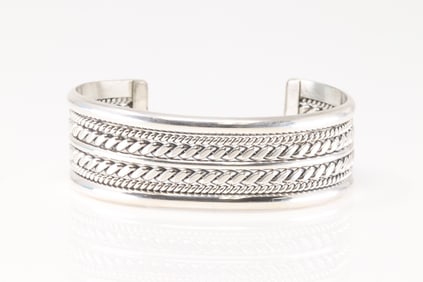 Native America Navajo Sterling Silver Solid Bracelet Cuff By Elaine Tahe.