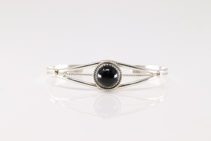 Native America Navajo Sterling Silver Black Onyx Bracelet Cuff.