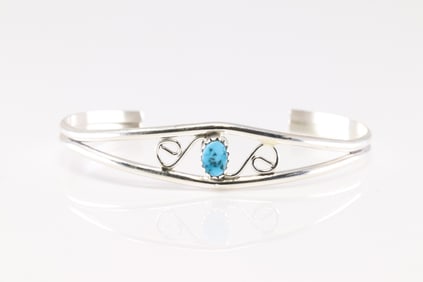 Native America Navajo Sterling Silver Turquoise Bracelet Cuff.