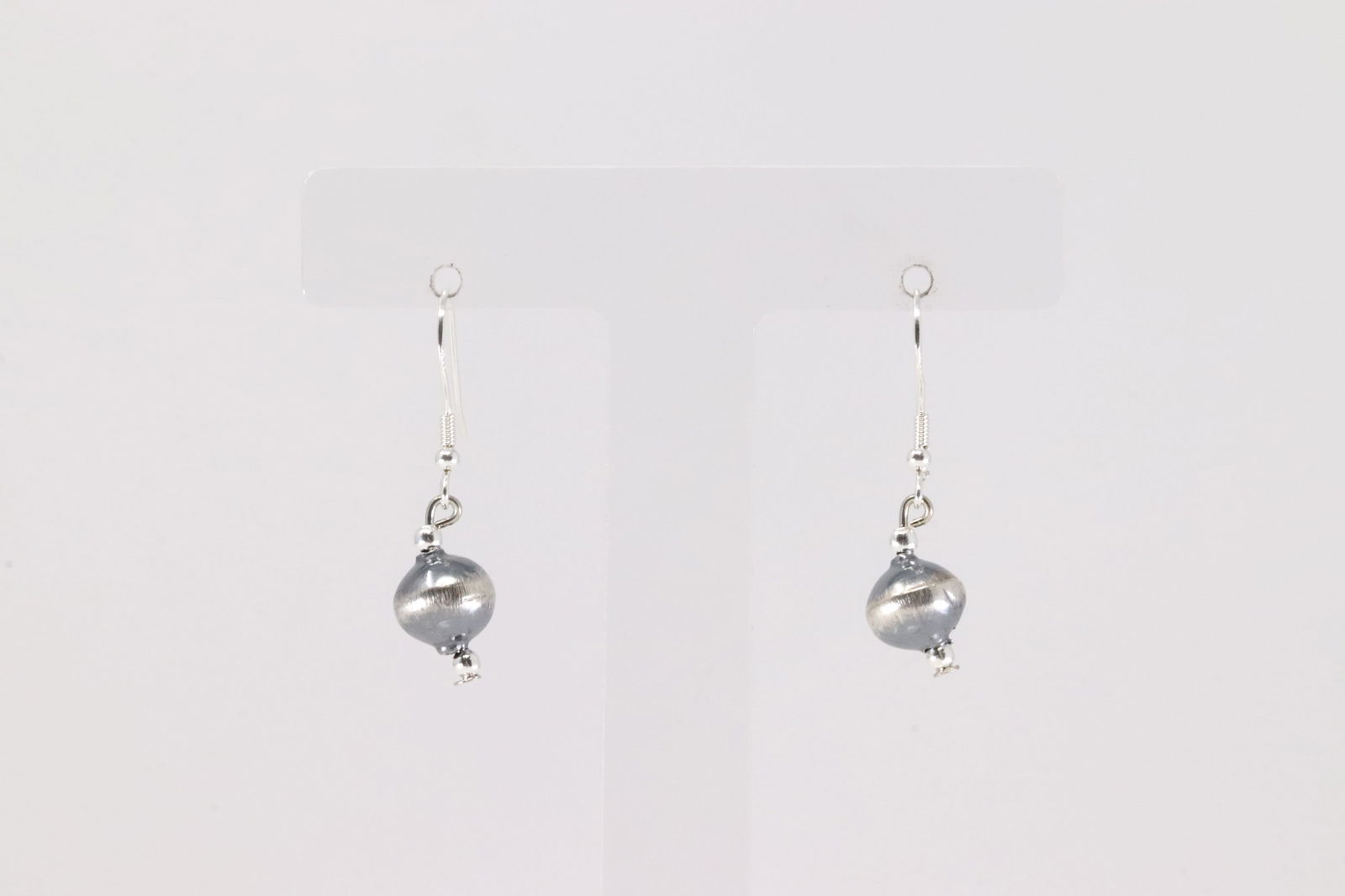Native America Navajo Sterling Silver Pearl Beaded Dangling Earring's By Treva Jim.: This is a Native America Navajo Sterling Silver Pearl Beaded Dangling Earring's By Treva Jim.
