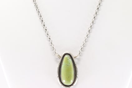 Native America Navajo Sterling Silver Kingman Turquoise Necklace By Alfred Martinez.