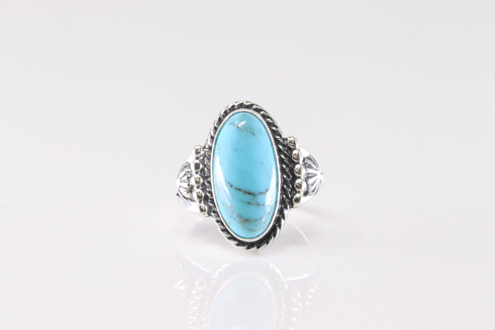 Native America Navajo Sterling Silver Turquoise Ring By Samuel Yellowhair.: This is a Native America Navajo Sterling Silver Turquoise Ring By Samuel Yellowhair. Ring size: 6.00.