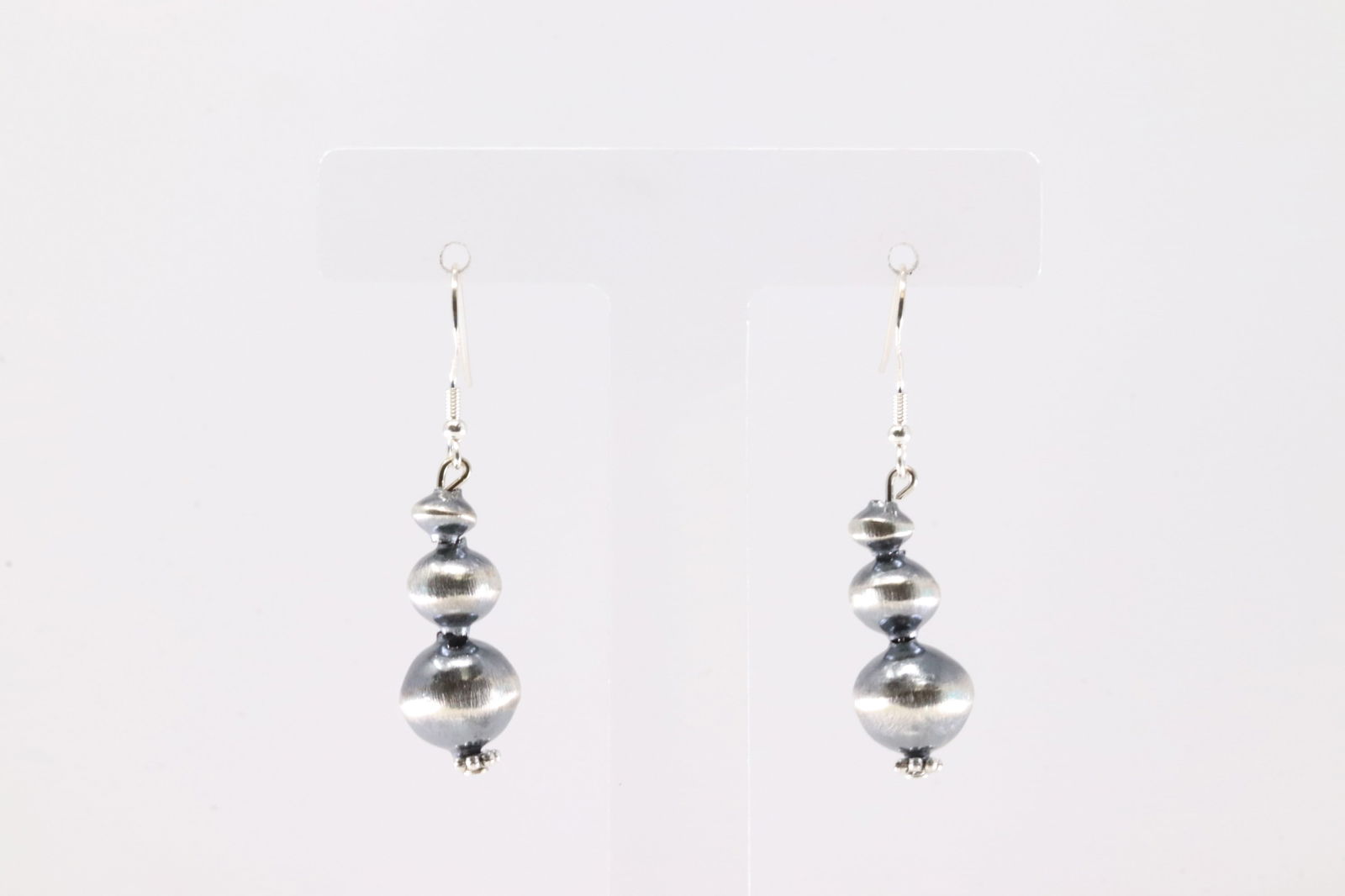 Native America Navajo Sterling Silver Pearl Beaded Dangling Earring's By Treva Jim.: This is a Native America Navajo Sterling Silver Pearl Beaded Dangling Earring's By Treva Jim.