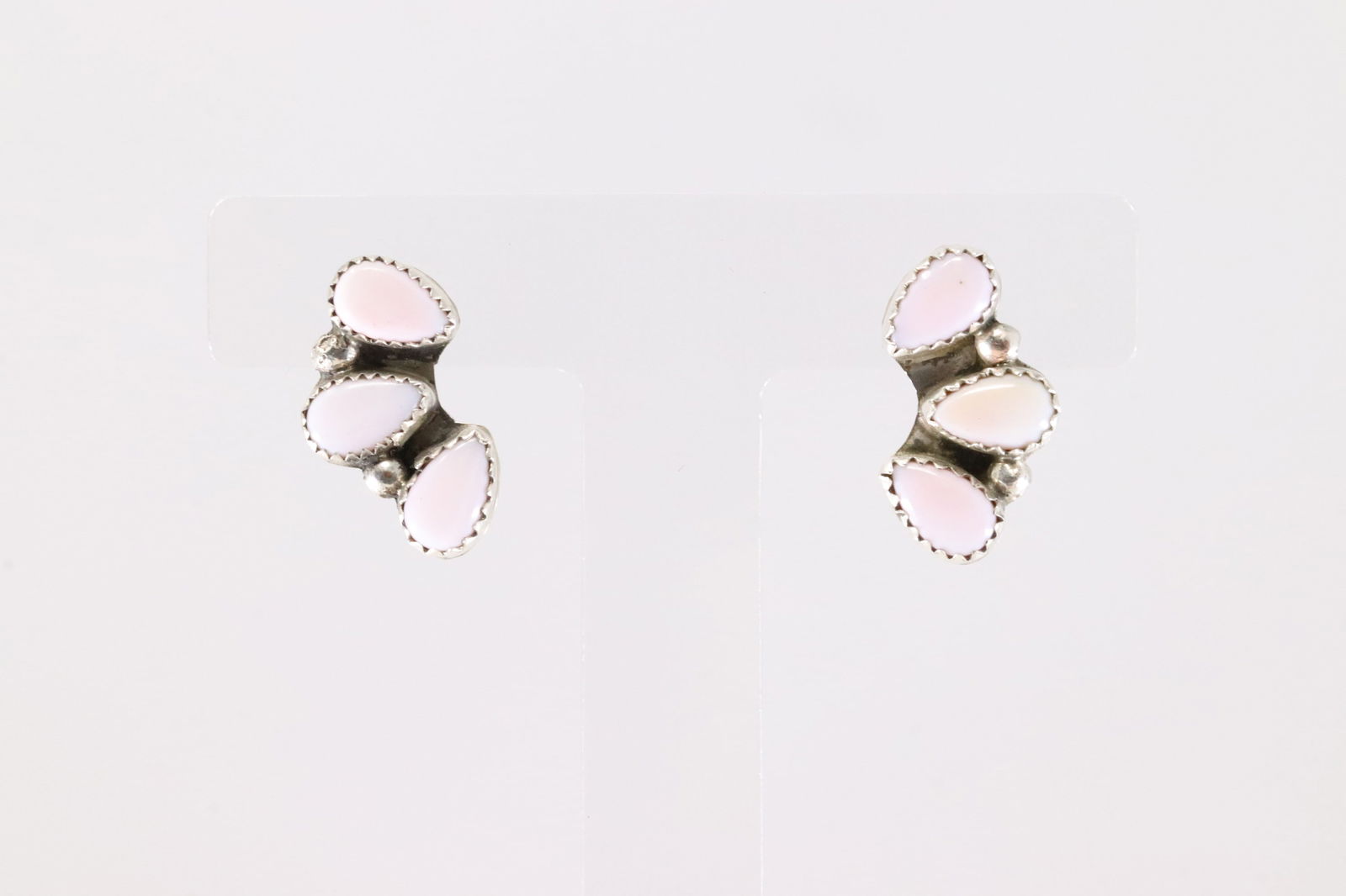 Native America Navajo Sterling Silver Pink Conch Shell Post Earring's By Maxine Ramirez.: This is a Native America Navajo Sterling Silver Pink Conch Shell Post Earring's By Maxine Ramirez.