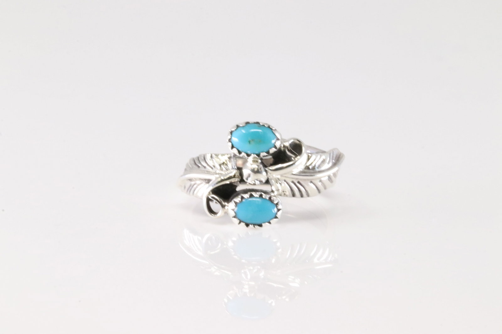 Native America Navajo Sterling Silver Turquoise Ring By Harry B.Yazzie.: This is a Native America Navajo Sterling Silver Turquoise Ring By Harry B.Yazzie. Ring size: 7.50.