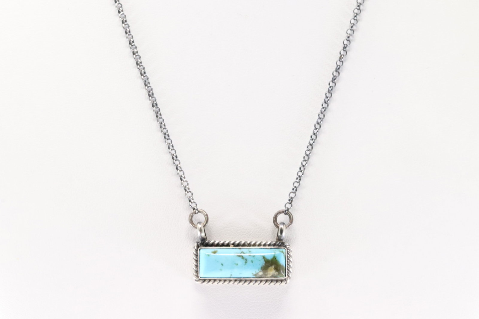 Native America Navajo Sterling Silver Kingman Turquoise Necklace By Johnny Dixon.: This is a Native America Navajo Sterling Silver Kingman Turquoise Necklace By Johnny Dixon. Necklace length: 18.00"