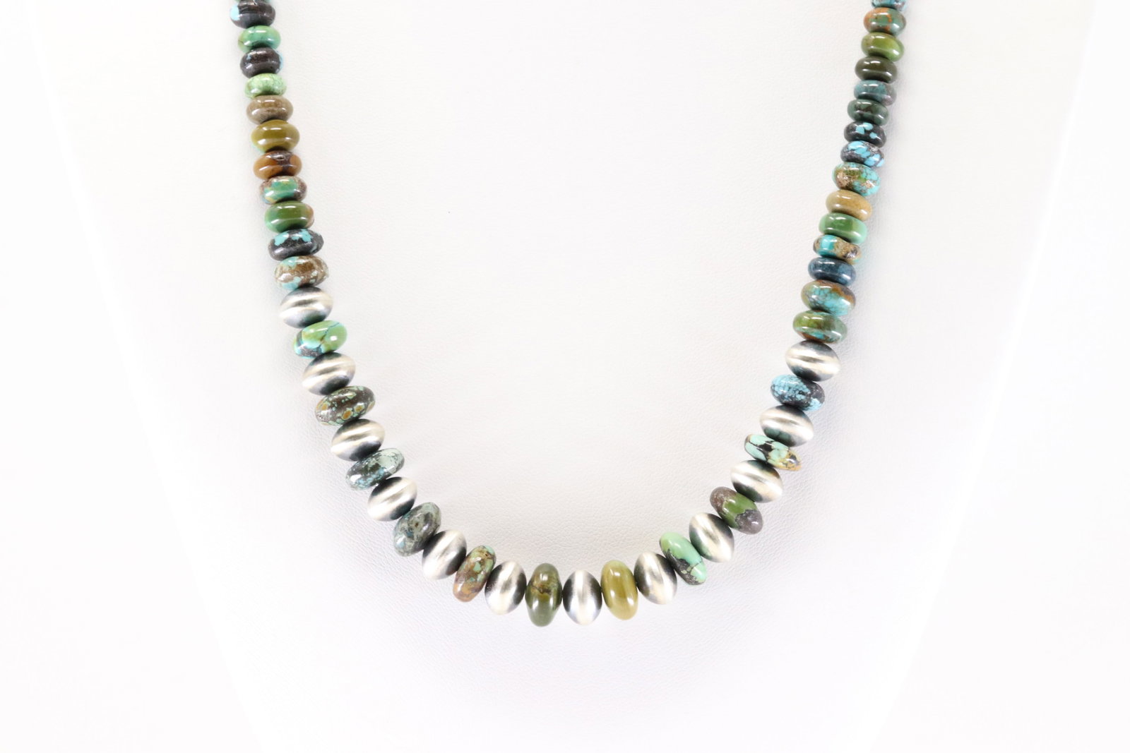 Native America Navajo Sterling Silver Pearl Beaded / Turquoise Necklace.: This is a Native America Navajo Sterling Silver Pearl Beaded / Turquoise Necklace. Neckalce length: 20.00"
