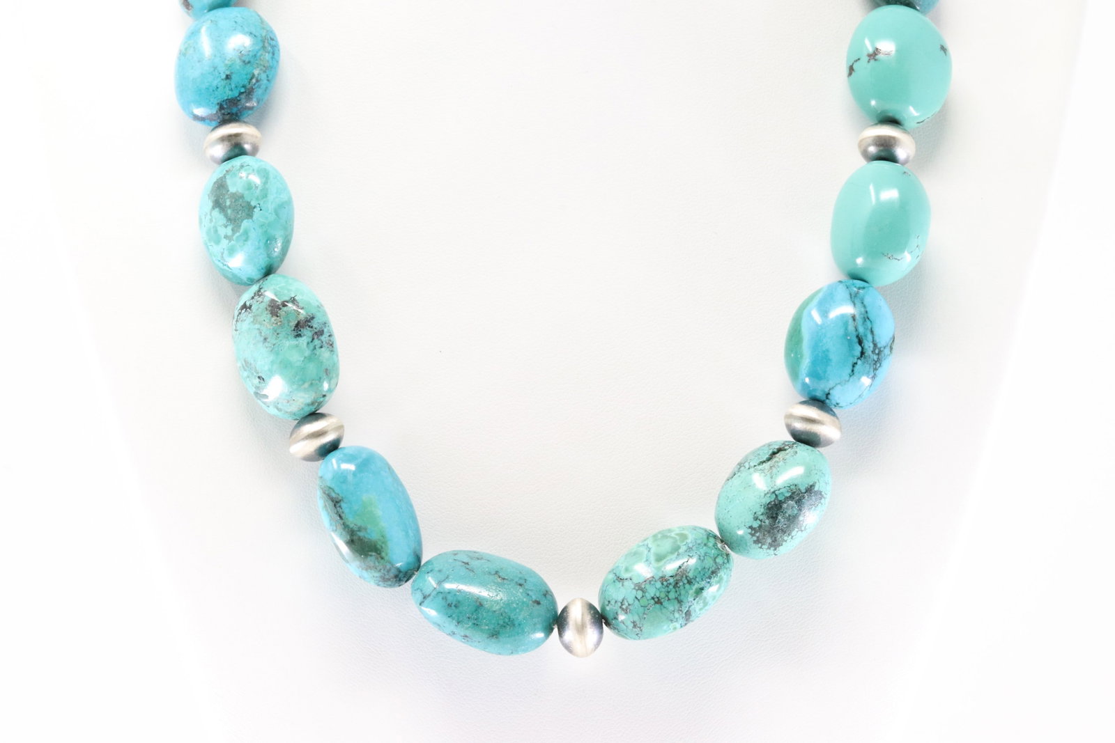 Native America Navajo Sterling Silver Pearl Beaded / Turquoise Necklace.: This is a Native America Navajo Sterling Silver Pearl Beaded / Turquoise Necklace. Necklace length: 20.00" Total weight: 120.80 Grams.