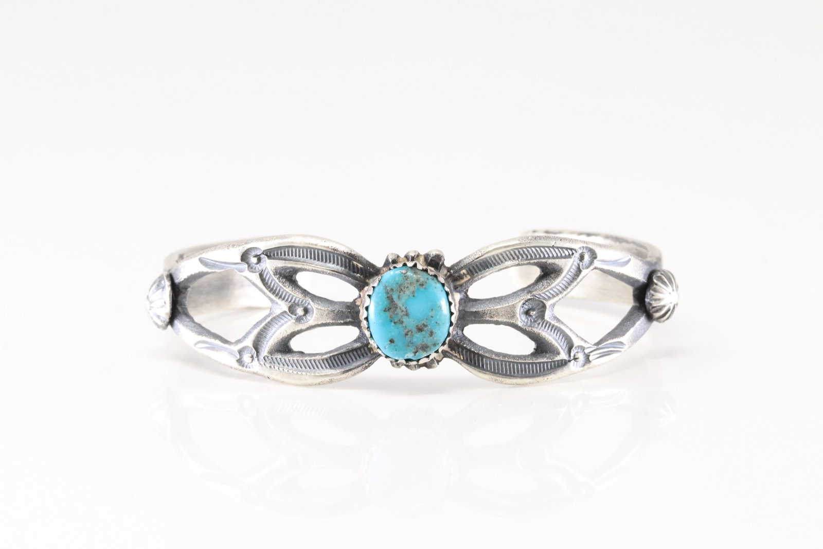 Native America Navajo Sterling Silver Kingman Turquoise Bracelet Cuff By Eva & Linberg Billah.: This is a Native America Navajo Sterling Silver Kingman Turquoise Bracelet Cuff By Eva & Linberg Billah.