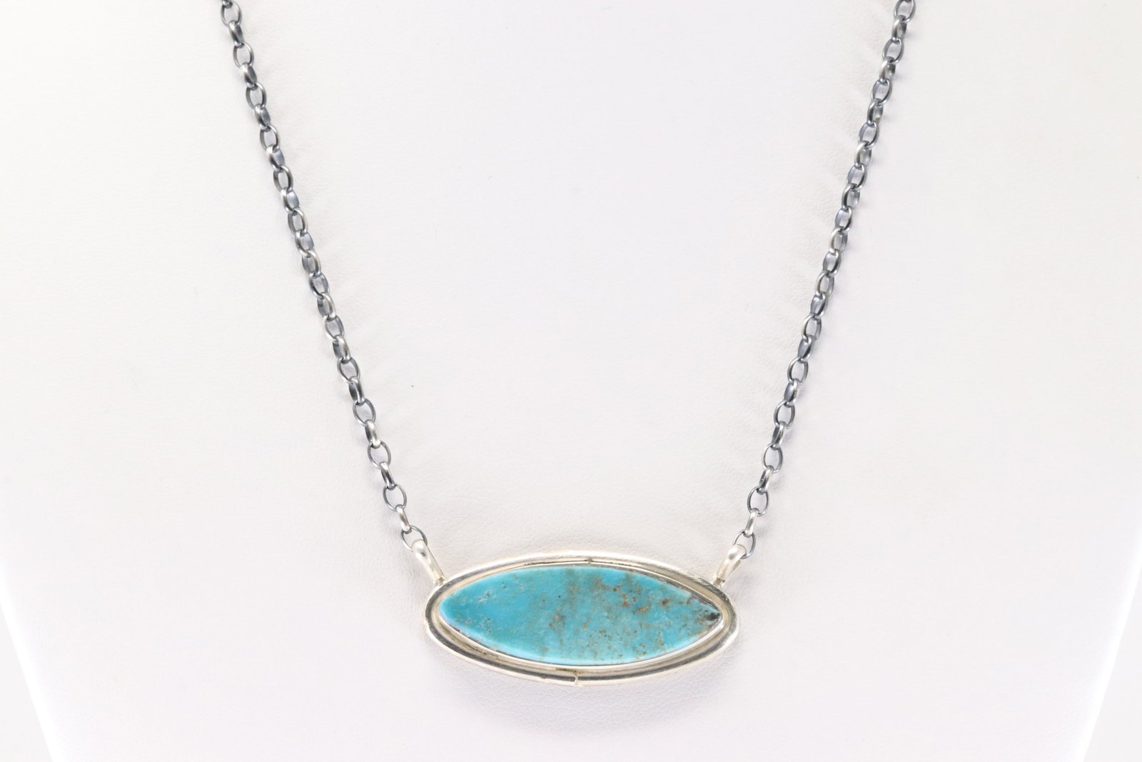 Native America Navajo Sterling Silver Kingman Turquoise Necklace By Steve Francisco.: This is a Native America Navajo Sterling Silver Kingman Turquoise Necklace By Steve Francisco. 16.00"