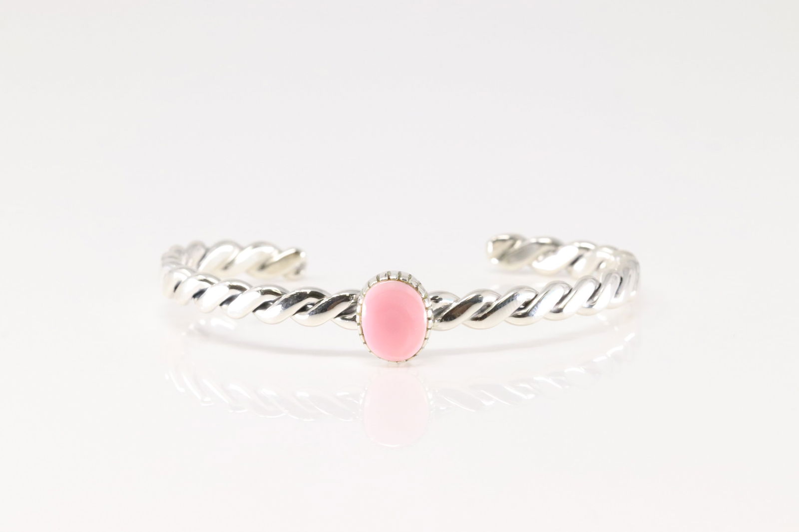 Native America Navajo Sterling Silver Pink Conch Shell Bracelet Cuff By Ryntanna Yazzie.: This is a Native America Navajo Sterling Silver Pink Conch Shell Bracelet Cuff By Ryntanna Yazzie.