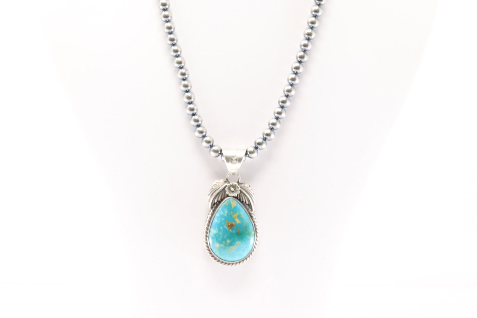 Native America Navajo Sterling Silver Kingman Turquoise Pendant By Jimson Belin. With Pearl Beaded: This is a Native America Navajo Sterling Silver Kingman Turquoise Pendant By Jimson Belin. With Pearl Beaded Sterling Silver Machine Made Necklace. Necklace length: 18.00"
