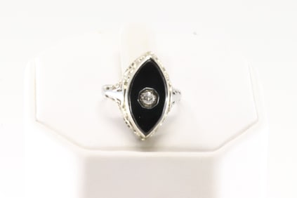 Art Deco Black Onyx & Diamond filigree Ring 18Kt.