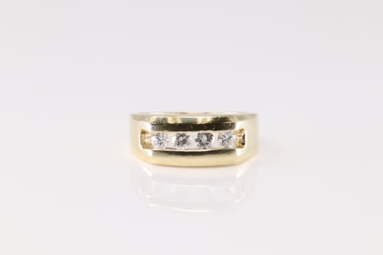 Elegant Diamond Ring 14Kt.