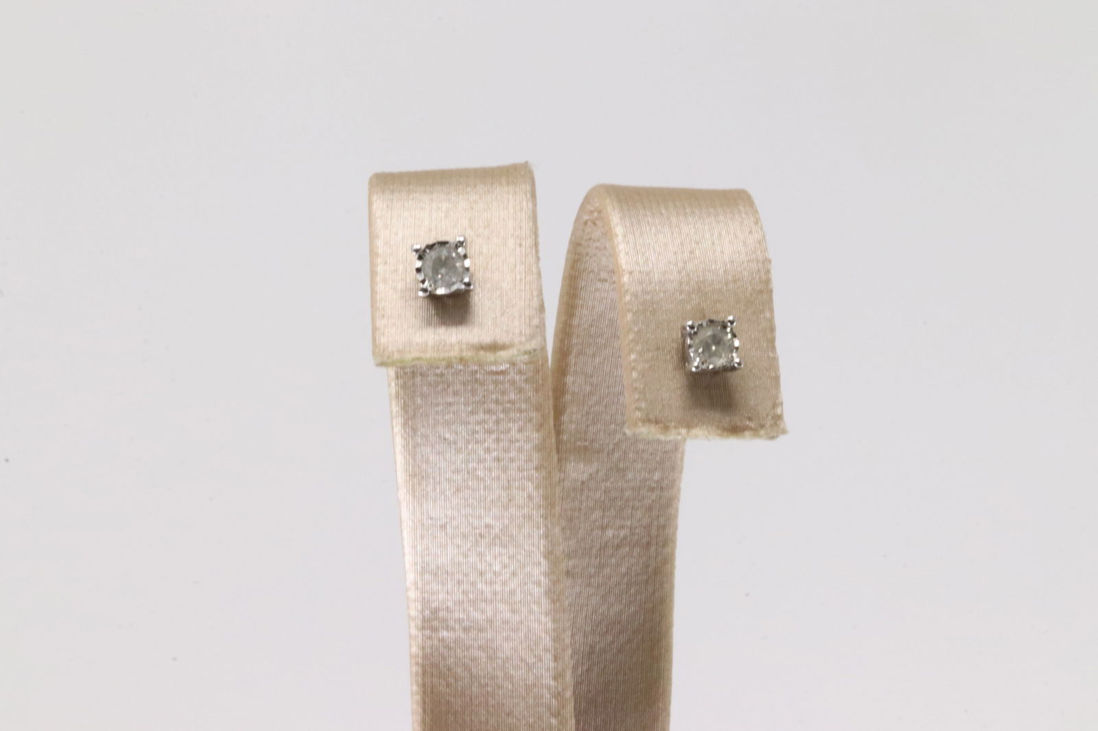 Diamond Stud Earring 10Kt. (1 of 3)