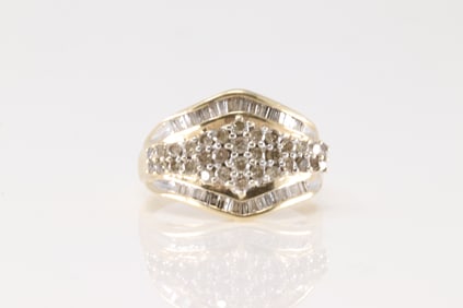 Elegant Diamond Ring 14Kt.