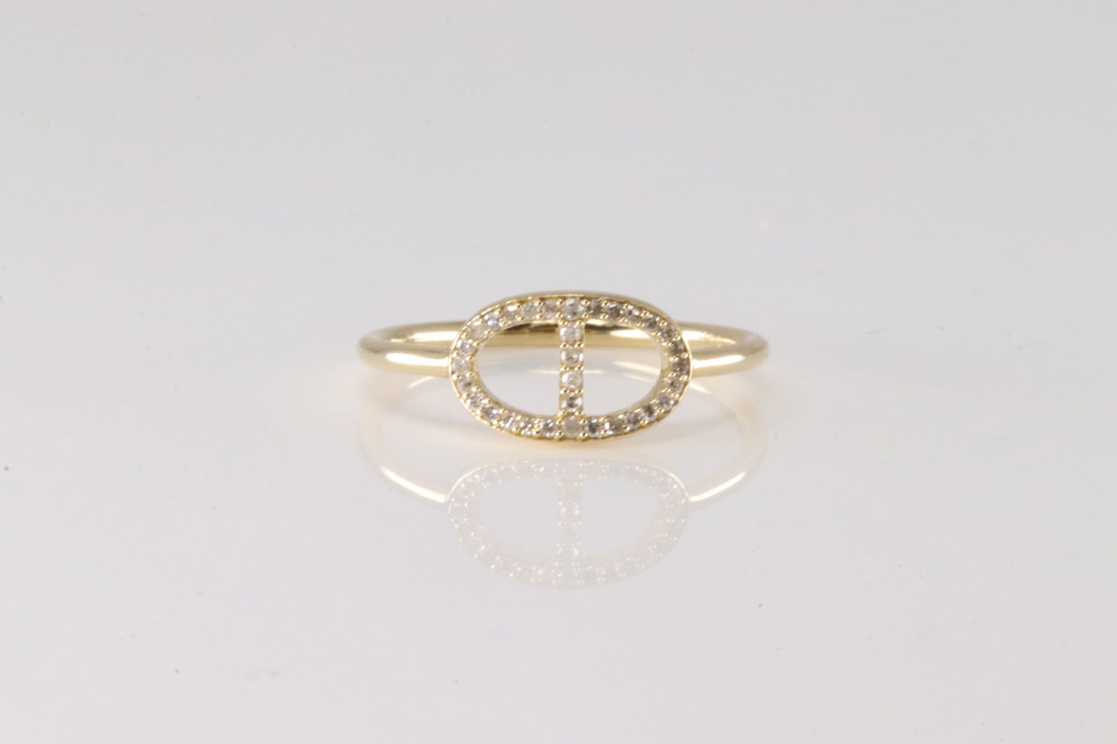 Diamond Ring 14Kt.: Ladies 14Kt Yellow Gold Diamond Ring. This Ring has Sparkling Diamonds. Diamonds weight: 0.13ctw. Ring size: 7.00.