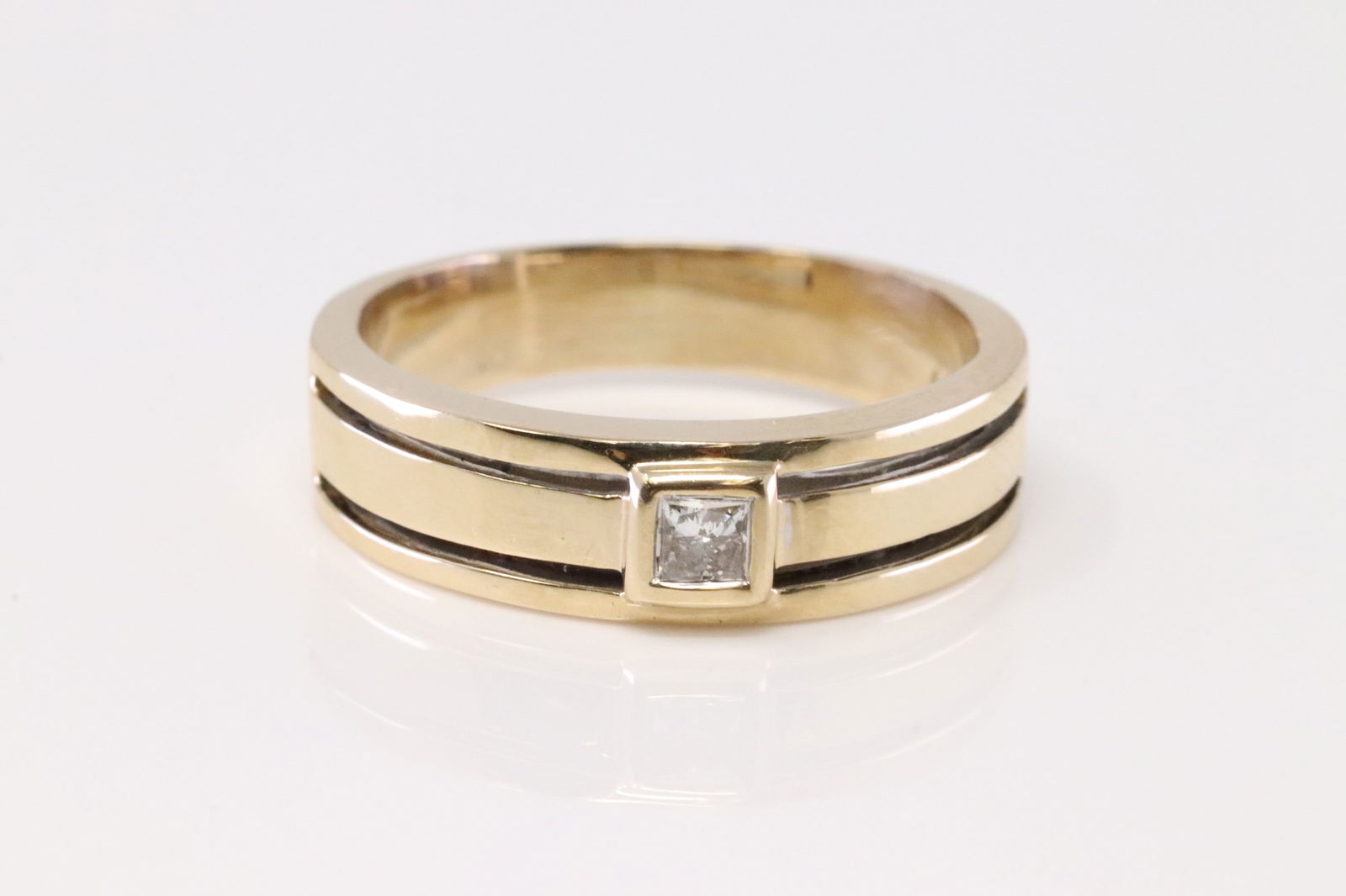 Diamond Ring 14Kt.: 14Kt Yellow Gold Diamond Ring. Ring has One Diamond. Ring size: 8.25. Total weight: 5.20 Grams. Diamonds weigh approx 0.35ctw.