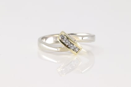 Elegant Diamond Ring 14Kt.