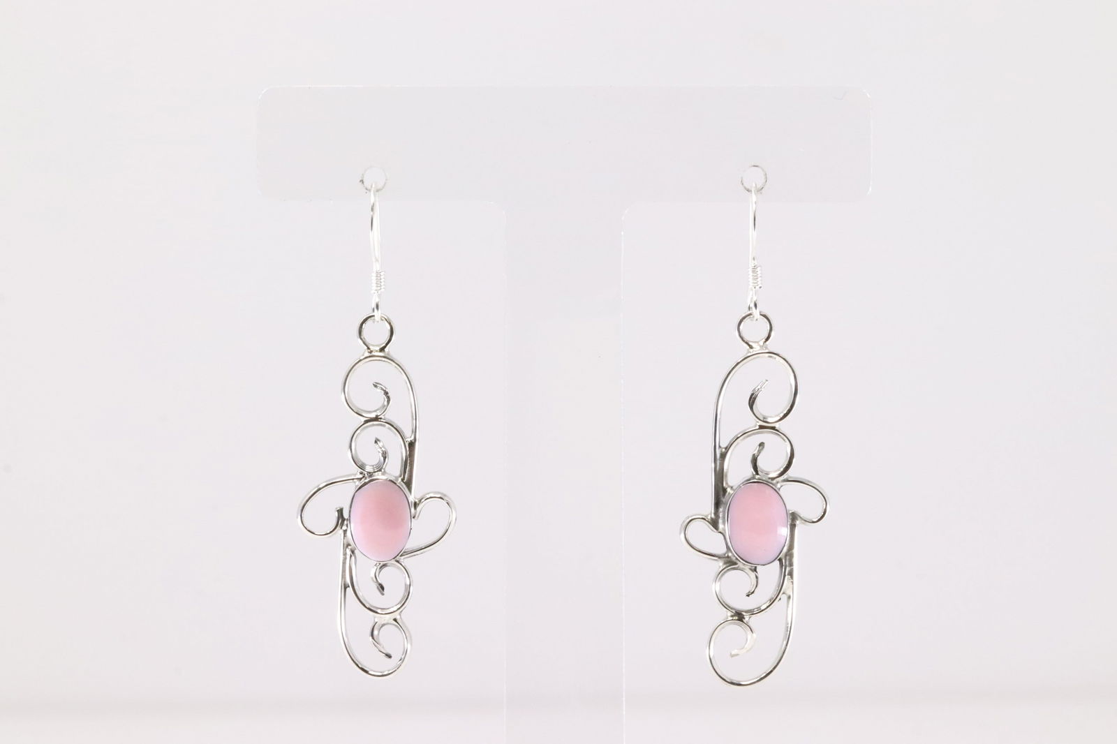 Native America Navajo Sterling Silver Pink Conch Shell Dangling Earring's By Sheena Jack.: This is a Native America Navajo Sterling Silver Pink Conch Shell Dangling Earring's By Sheena Jack.