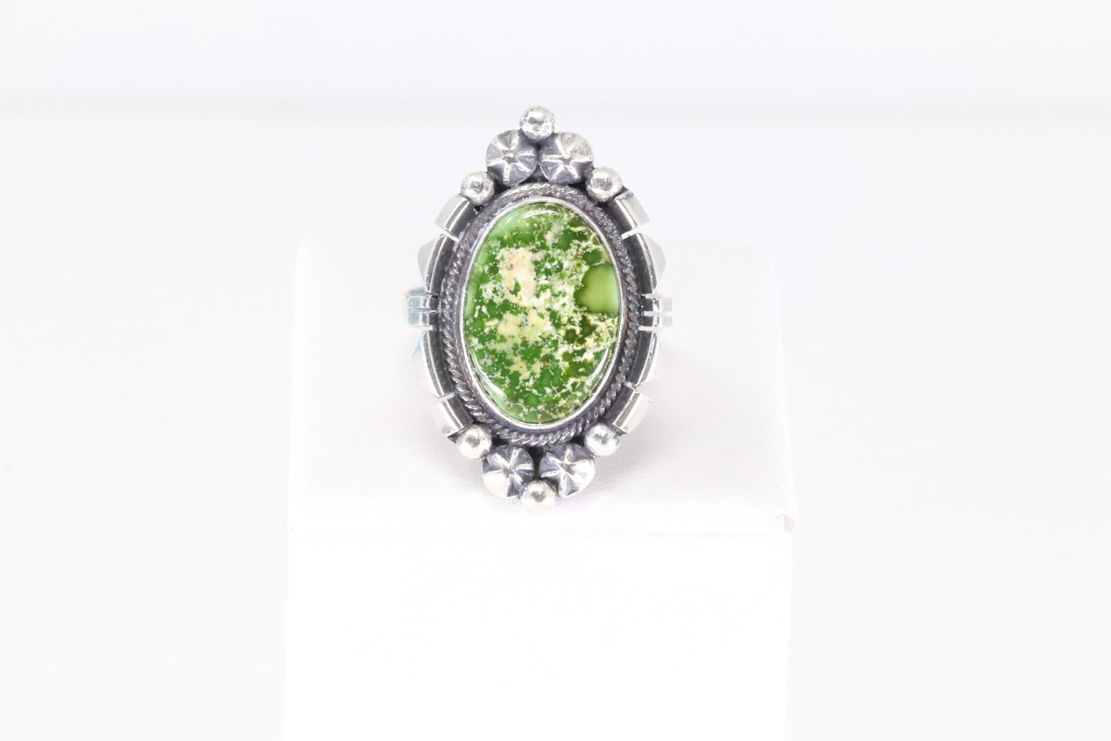 Native America Navajo Sterling Silver Sonora Gold Turquoise Ring By Marita Benally.: This is a Native America Navajo Sterling Silver Sonora Gold Turquoise Ring By Marita Benally. Ring size: 8.00.