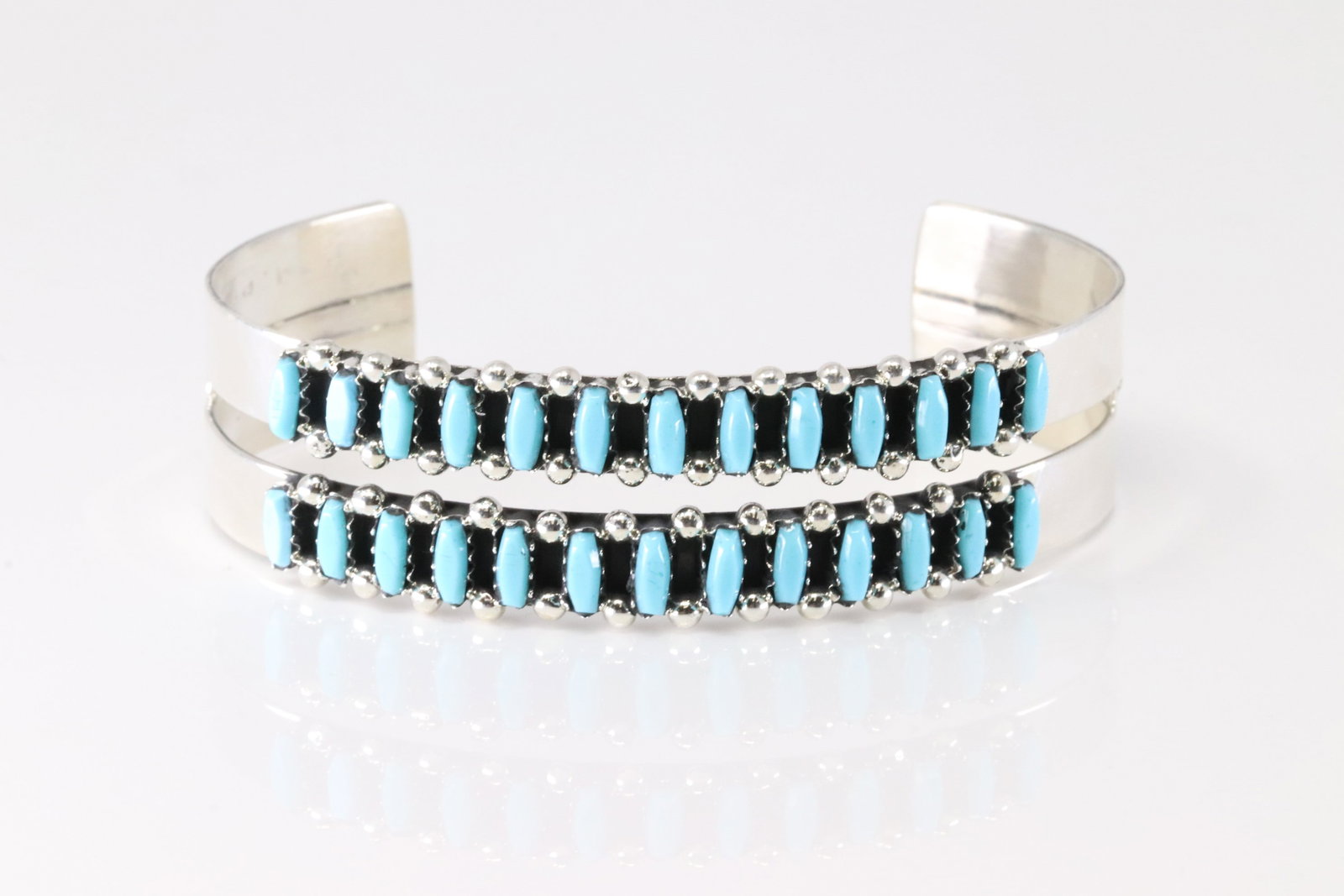 Native America Zuni Sterling Silver Turquoise Bracelet Cuff By Veronica Martza.: This is a Native America Zuni Sterling Silver Turquoise Bracelet Cuff By Veronica Martza.
