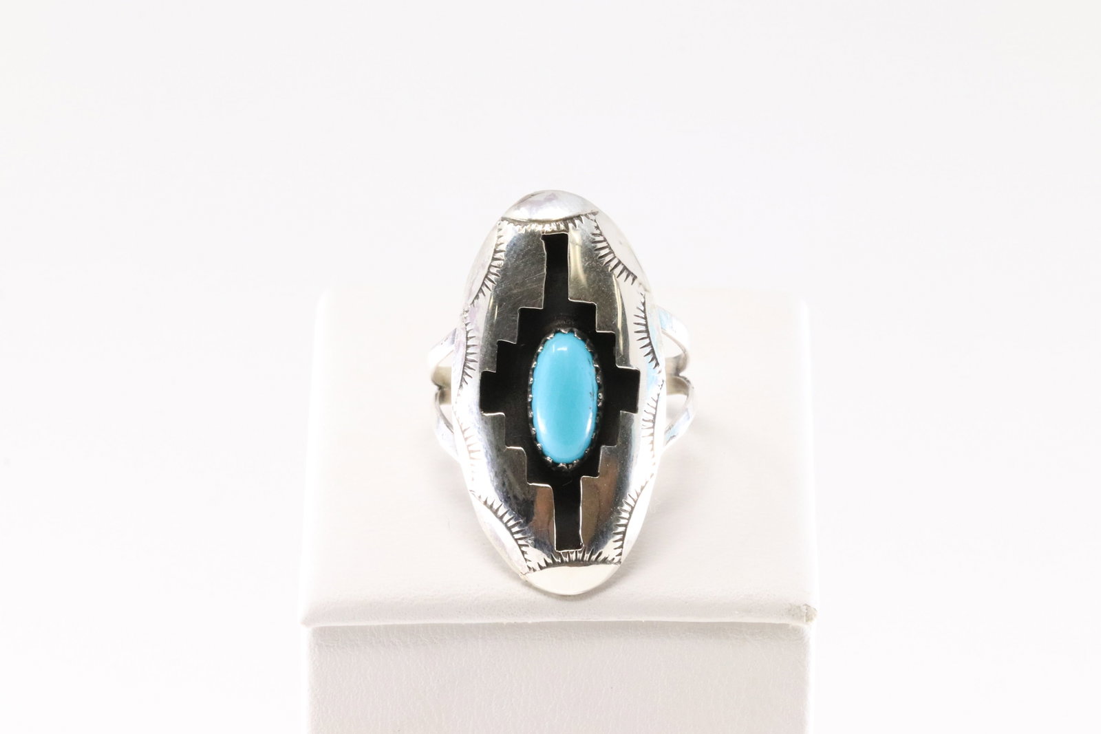 Native America Navajo Sterling Silver Turquoise Ring By Felix Perry.: This is a Native America Navajo Sterling Silver Turquoise Ring By Felix Perry. Ring size: 7.75.