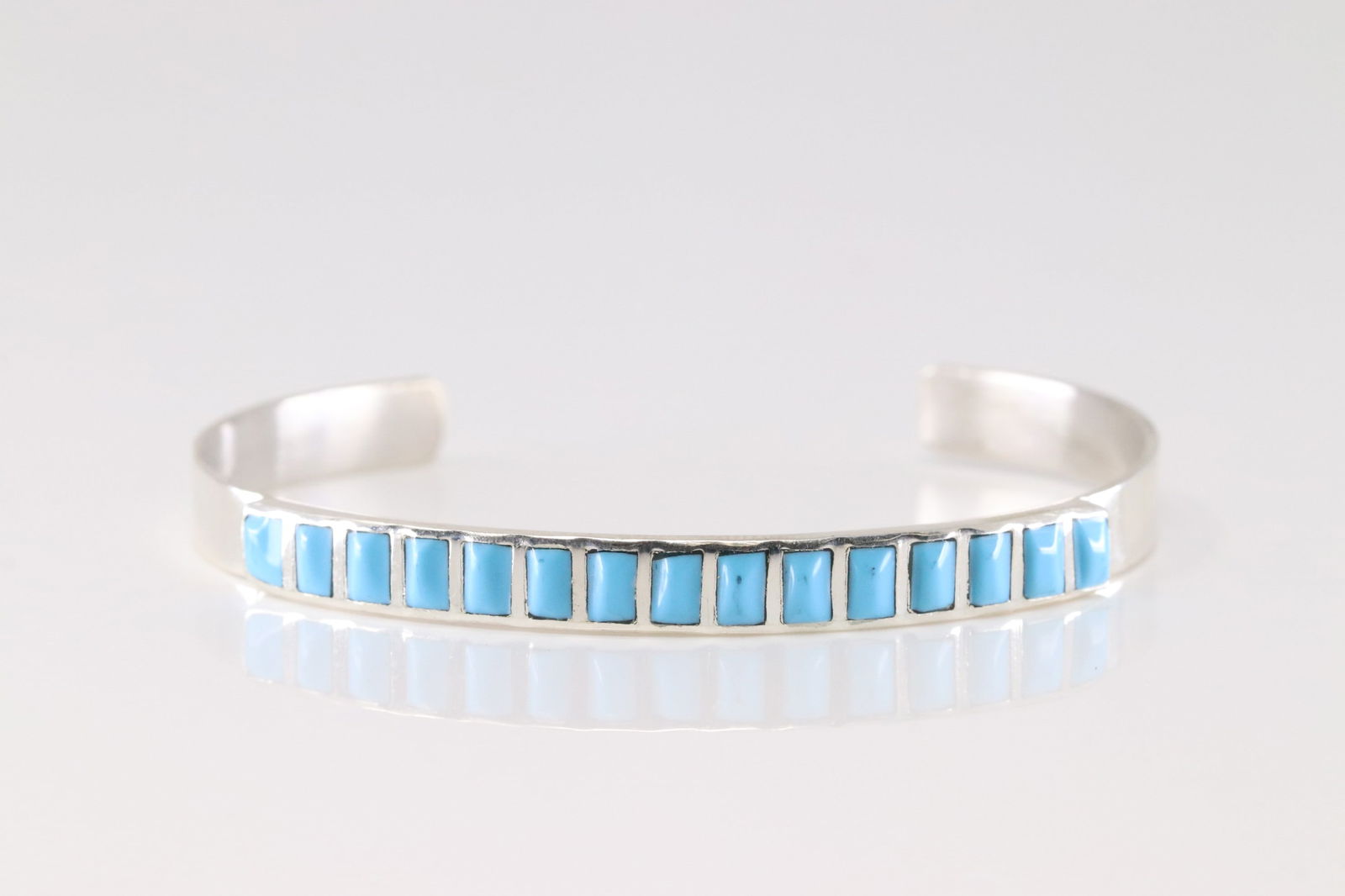 Native America Navajo Sterling Silver Turquoise Bracelet Cuff.: This is a Native America Navajo Sterling Silver Turquoise Bracelet Cuff.