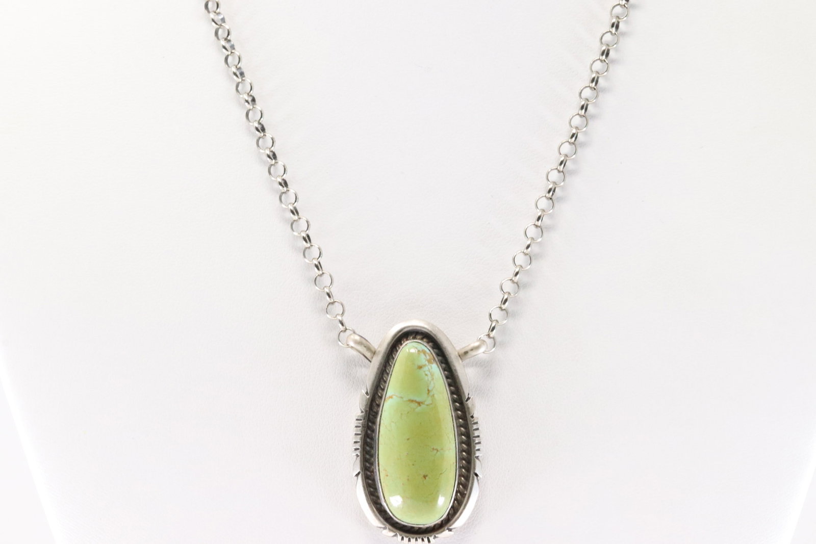 Native America Navajo Sterling Silver Kingman Turquoise Necklace By Alfred Martinez.: This is a Native America Navajo Sterling Silver Kingman Turquoise Necklace By Alfred Martinez. Necklace length: 16.00"