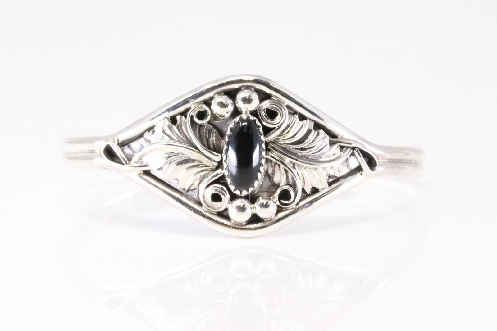 Native America Navajo Sterling Silver Black Onyx Bracelet Cuff By Harry B.Yazzie.: This is a Native America Navajo Sterling Silver Black Onyx Bracelet Cuff By Harry B.Yazzie.