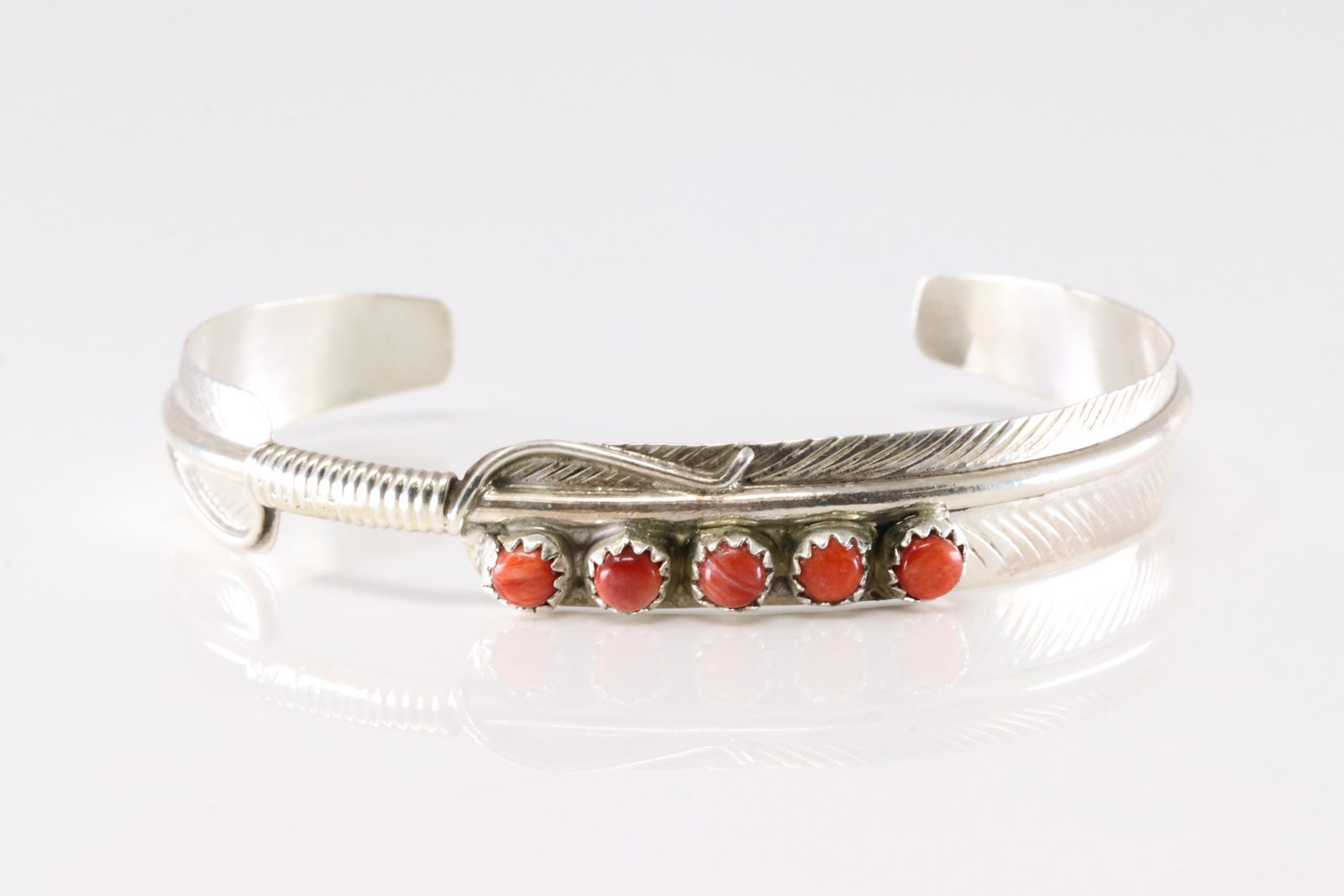 Native America Navajo Sterling Silver Spiny Oyster Bracelet Cuff By Aaron Davis.: This is a Native America Navajo Sterling Silver Spiny Oyster Bracelet Cuff By Aaron Davis.