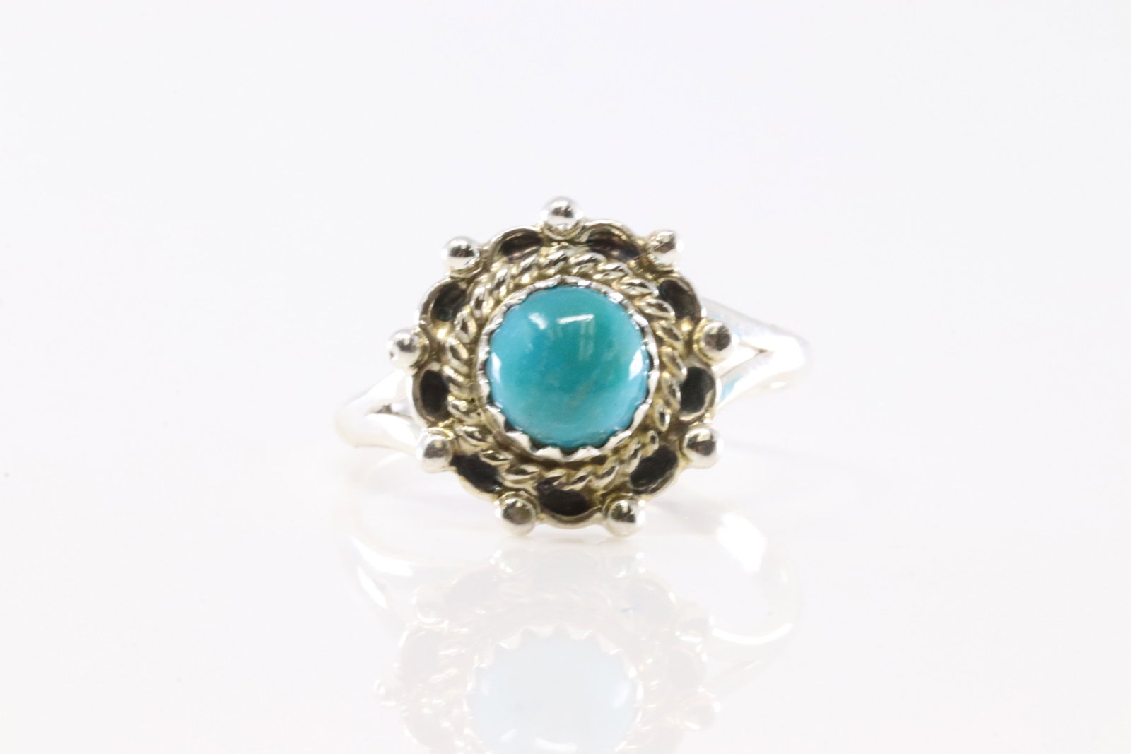 Native America Navajo Sterling Silver Turquoise Ring By Theresa Smith.: This is a Native America Navajo Sterling Silver Turquoise Ring By Theresa Smith. Ring Size: 6.50.