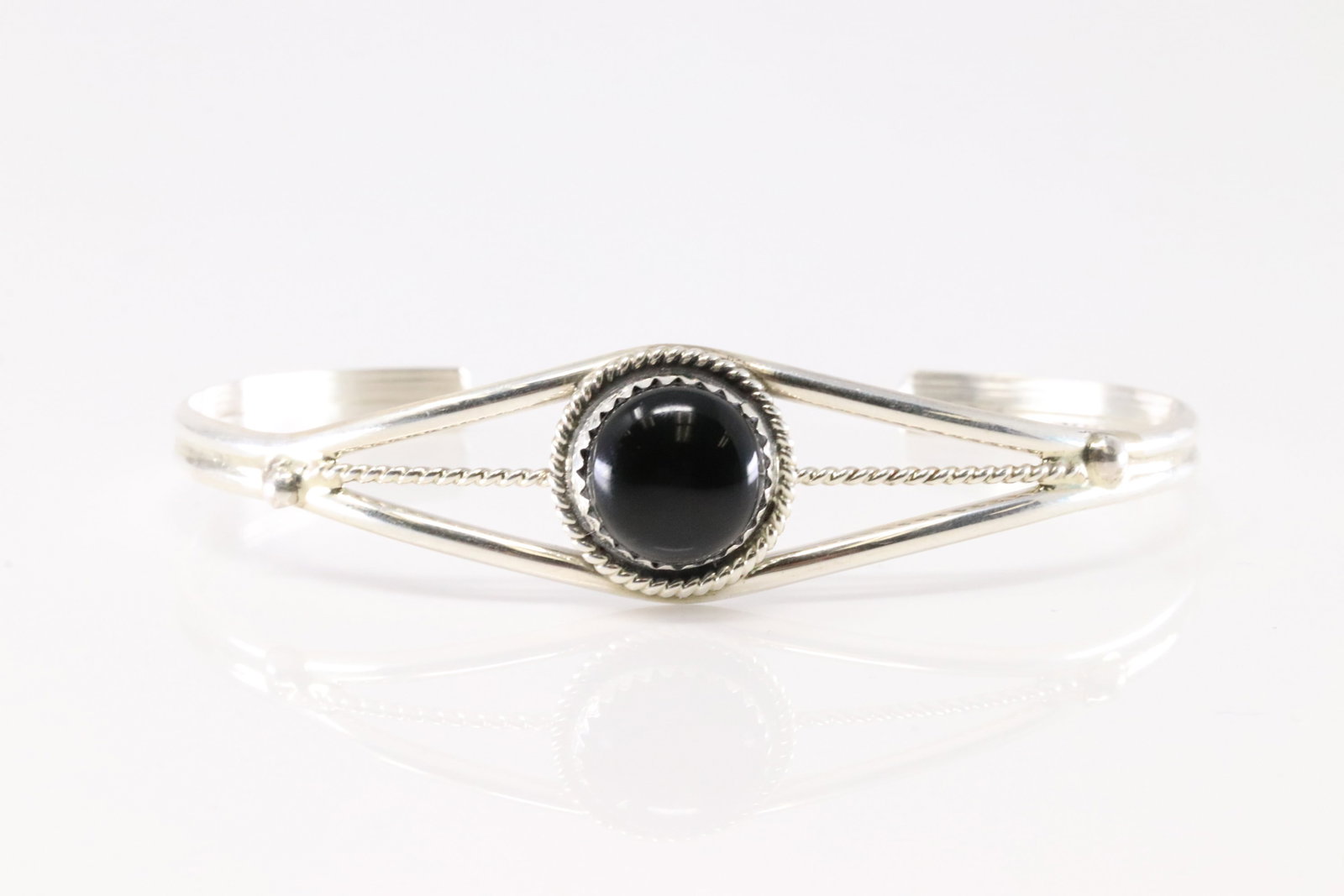 Native America Navajo Sterling Silver Black Onyx Bracelet Cuff By E.W.: This is a Native America Navajo Sterling Silver Black Onyx Bracelet Cuff By E.W.