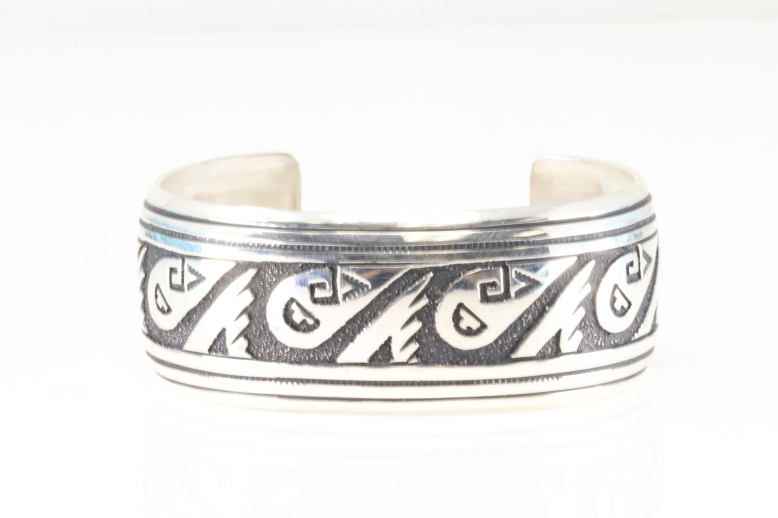 Native America Navajo Sterling Silver Solid Stamped Bracelet Cuff By T&R Singer.: This is a Native America Navajo Sterling Silver Solid Stamped Bracelet Cuff By T&R Singer.