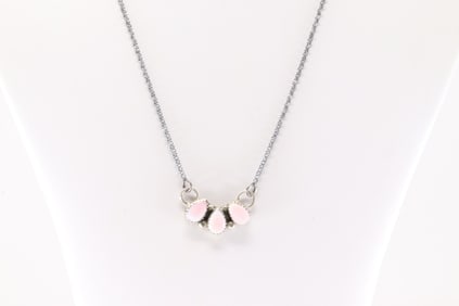 Native America Navajo Sterling Silver Pink Conch Shell  Necklace By Maxine Ramirez.