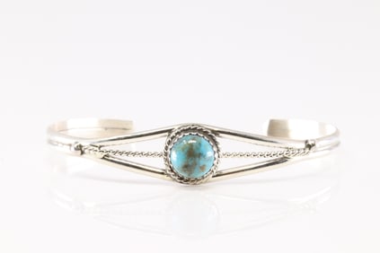 Native America Navajo Sterling Silver Turquoise Bracelet Cuff.