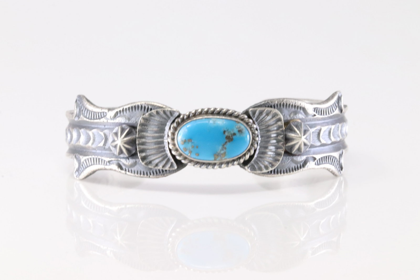 Native America Navajo Sterling Silver Kingman Turquoise Bracelet Cuff By Billah.: This is a Native America Navajo Sterling Silver Kingman Turquoise Bracelet Cuff By Billah.