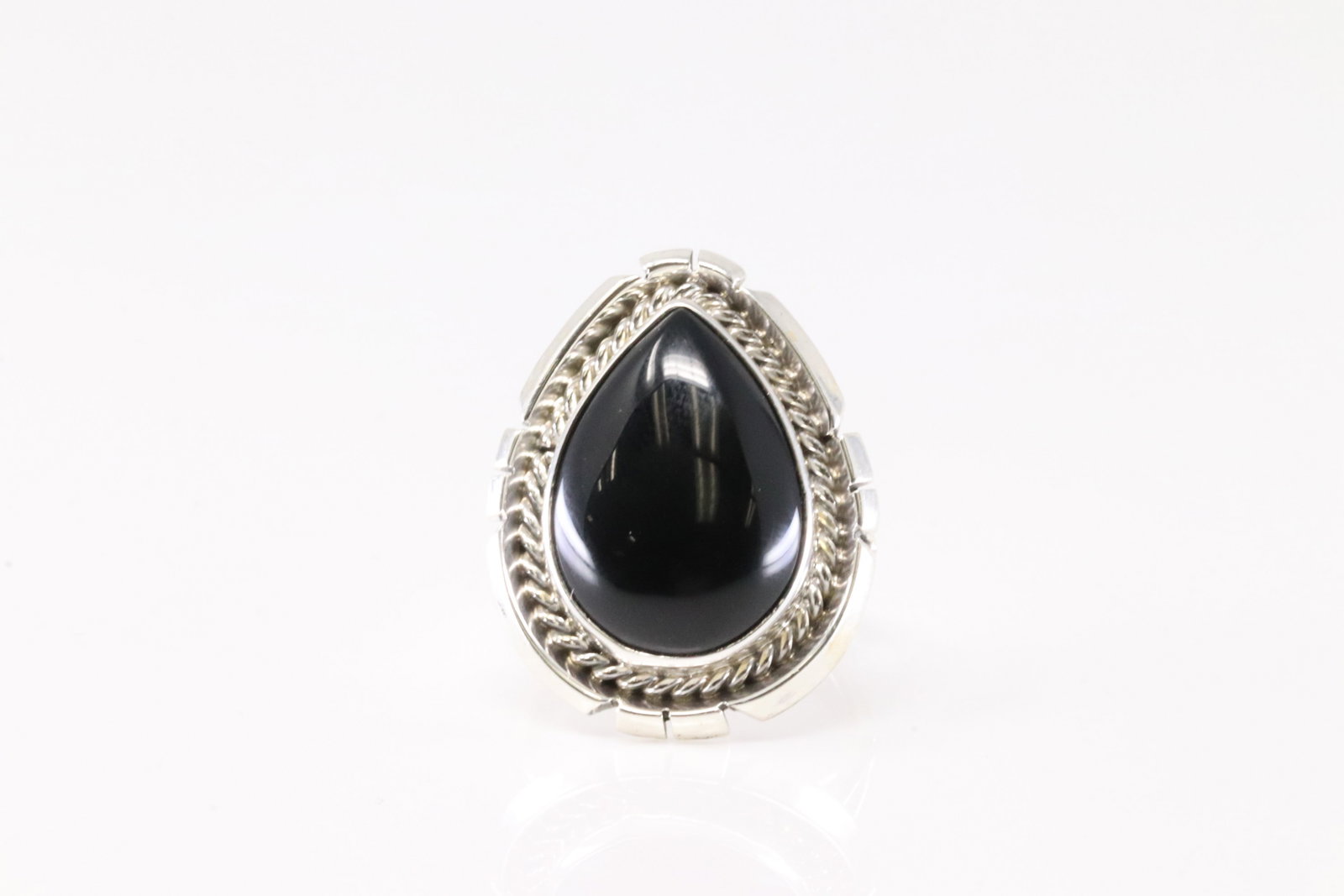 Native America Navajo Sterling Silver Black Onyx Ring By Samuel Yellowhair.: This is a Native America Navajo Sterling Silver Black Onyx Ring By Samuel Yellowhair. Ring size: 6.00.