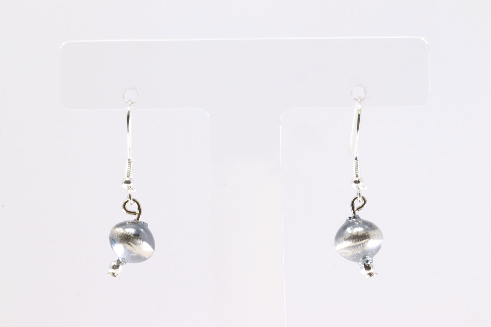 Native America Navajo Sterling Silver Pearl Beaded Dangling Earring's By Treva Jim.: This is a Native America Navajo Sterling Silver Pearl Beaded Dangling Earring's By Treva Jim.