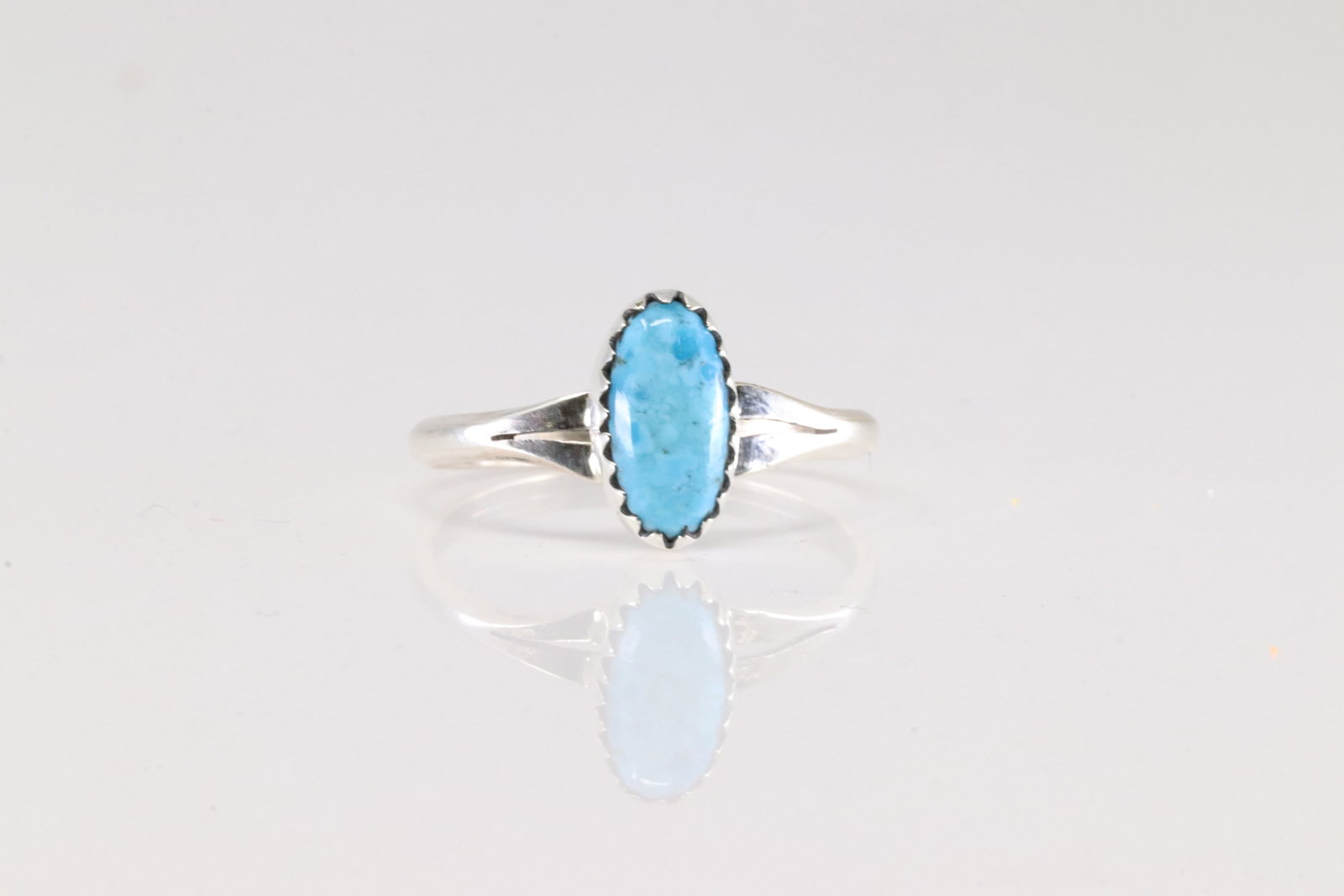 Native America Navajo Sterling Silver Turquoise Ring By Matthew Gordon.: This is a Native America Navajo Sterling Silver Turquoise Ring By Matthew Gordon. Ring Size: 8.00.