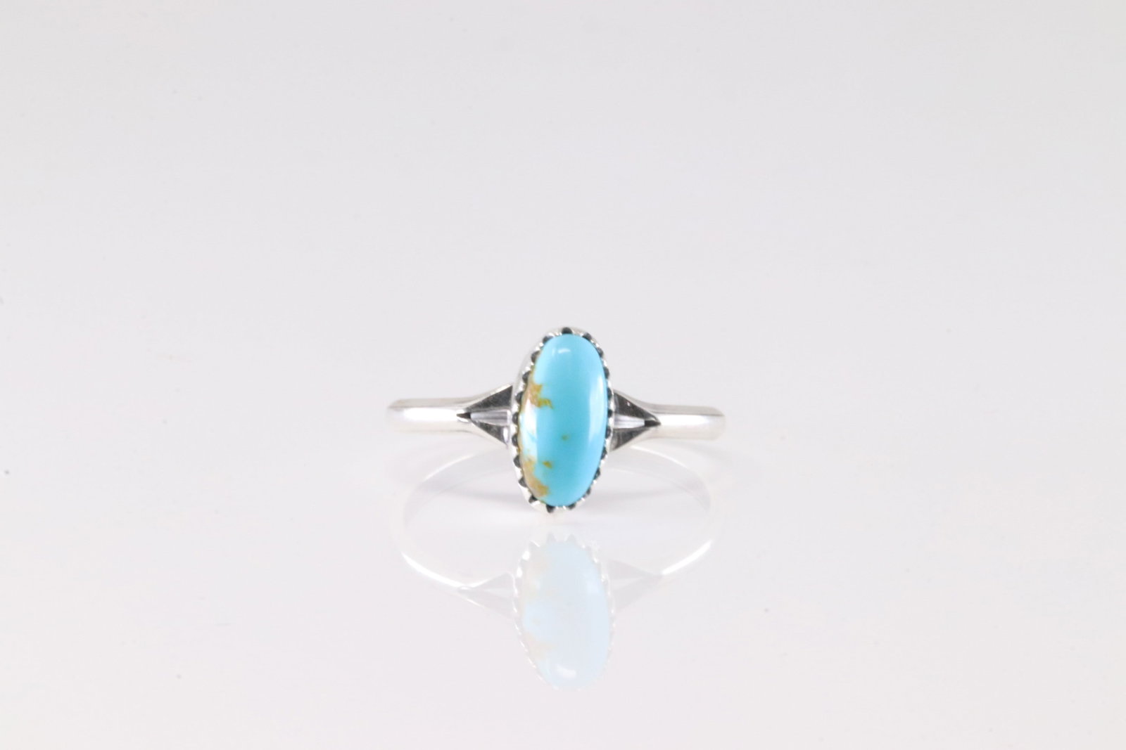 Native America Navajo Sterling Silver Turquoise Ring By Mathew Gordon.: This is a Native America Navajo Sterling Silver Turquoise Ring By Mathew Gordon. Ring size: 8.00.